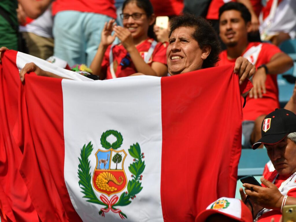 Quién creó la bandera del Perú