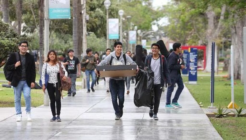 Congreso aprueba bachillerato automático vitalicio para universidades